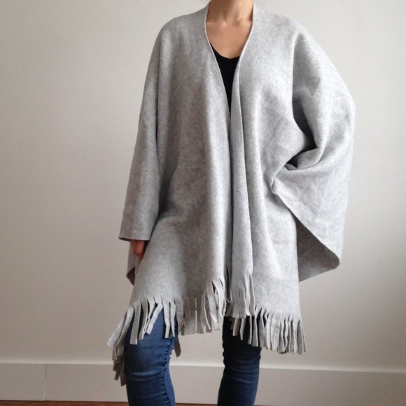 *NWOT* Light Grey Cozy Polar Fleece Poncho Blanket - Picture 3 of 10